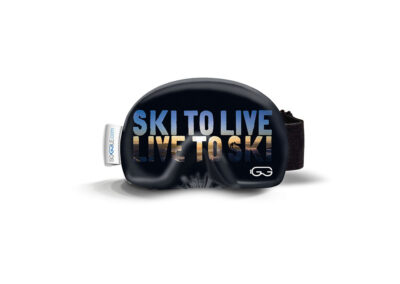 Text: Ski to live Live to ski | Brillenschutz SOGGLE